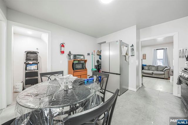 418 10th Street, Newark, NJ 07103