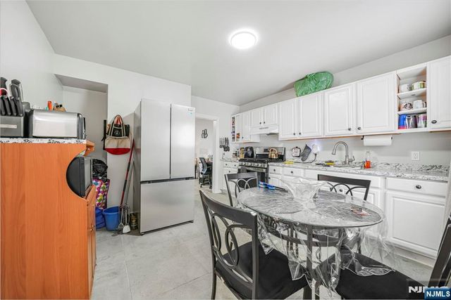 418 10th Street, Newark, NJ 07103