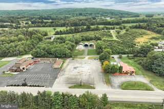 6431 YORK RD, New Oxford, PA 17350