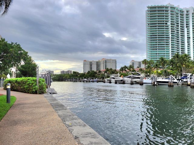 19707 TURNBERRY Way 14D, Aventura, FL 33180