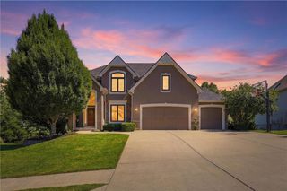 7821 N Kirkwood Avenue, Kansas City, MO 64151