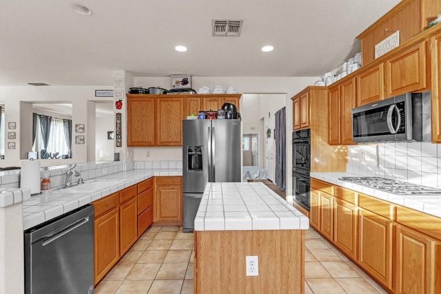 9975 Ocean Dunes Ct, Sacramento, CA 95829