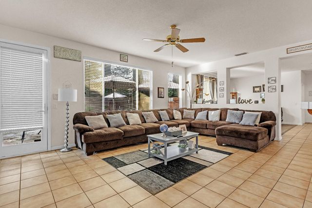 9975 Ocean Dunes Ct, Sacramento, CA 95829