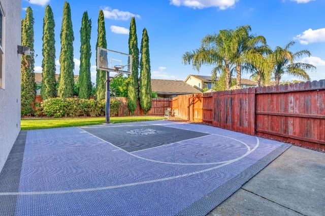 9975 Ocean Dunes Ct, Sacramento, CA 95829