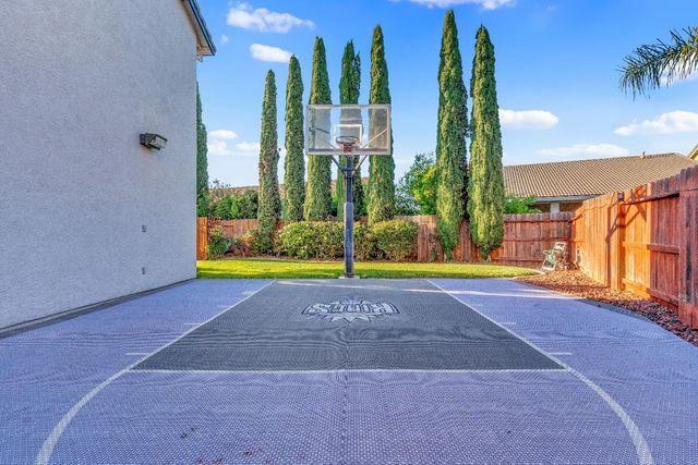 9975 Ocean Dunes Ct, Sacramento, CA 95829