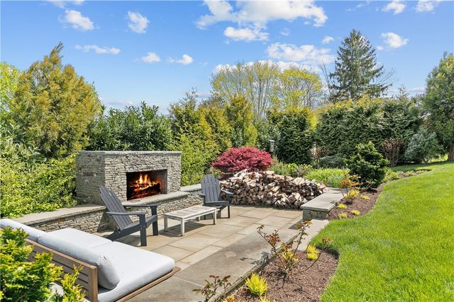 2 Bailey Terrace, Middletown, RI 02842
