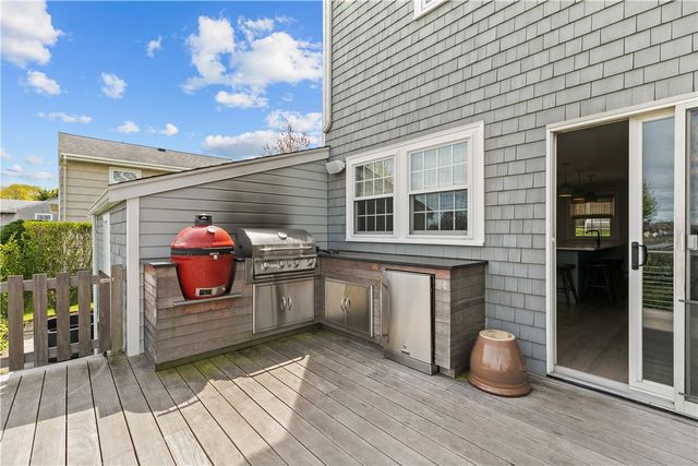 2 Bailey Terrace, Middletown, RI 02842