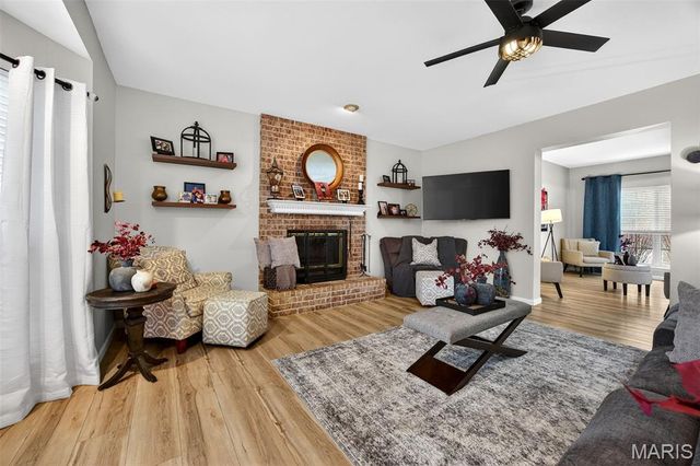 1317 AUBURN HILLS Drive, St Charles, MO 63304