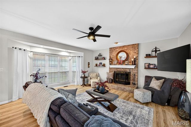 1317 AUBURN HILLS Drive, St Charles, MO 63304