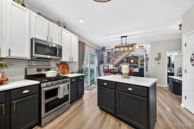 1317 AUBURN HILLS Drive, St Charles, MO 63304