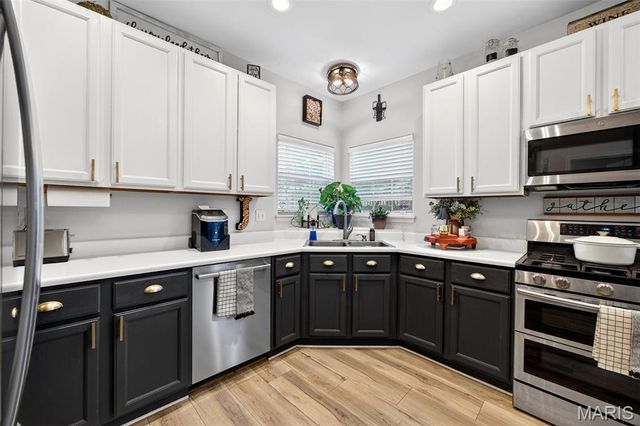 1317 AUBURN HILLS Drive, St Charles, MO 63304