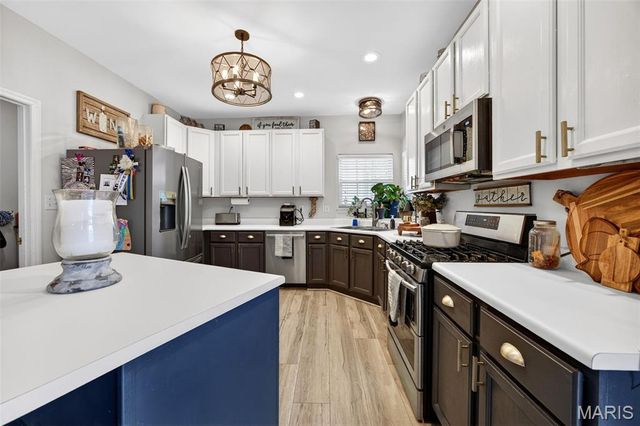 1317 AUBURN HILLS Drive, St Charles, MO 63304