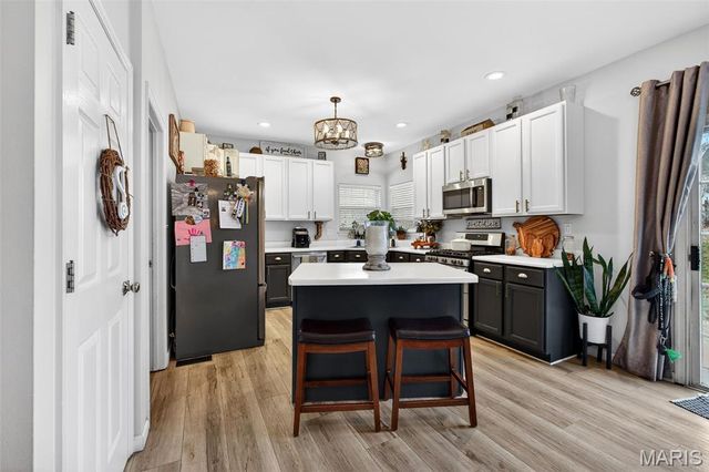 1317 AUBURN HILLS Drive, St Charles, MO 63304