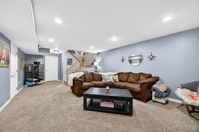 1317 AUBURN HILLS Drive, St Charles, MO 63304