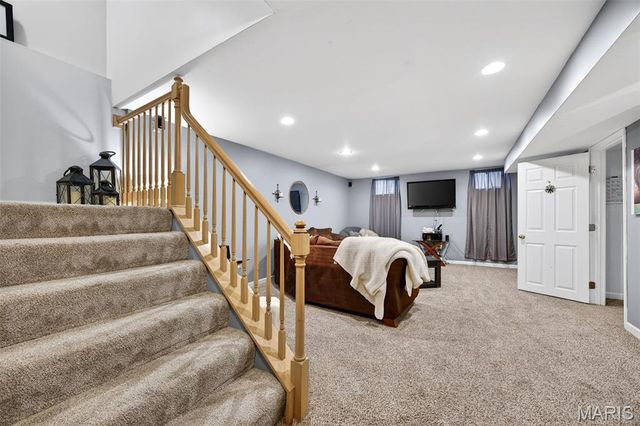 1317 AUBURN HILLS Drive, St Charles, MO 63304