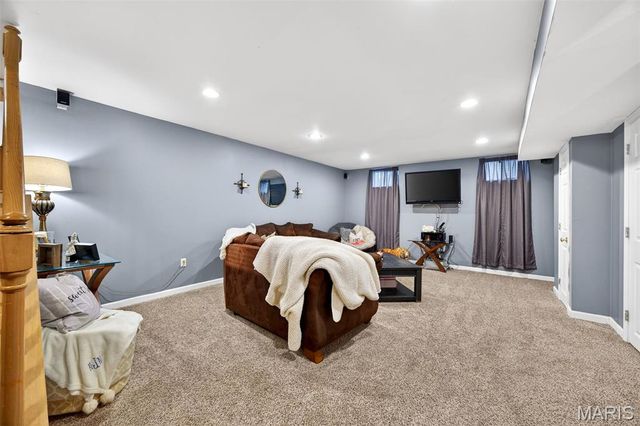 1317 AUBURN HILLS Drive, St Charles, MO 63304