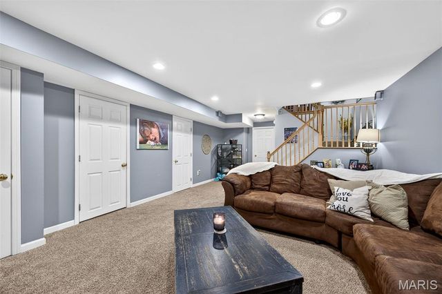 1317 AUBURN HILLS Drive, St Charles, MO 63304