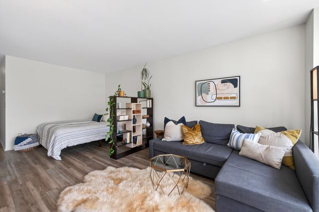 720 3rd Avenue NE 312, Minneapolis, MN 55413