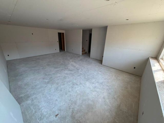 8973 E Joshua St, Bel Aire, KS 67226
