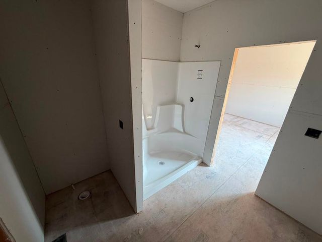 8973 E Joshua St, Bel Aire, KS 67226
