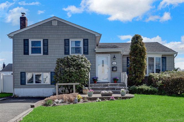 421 Grand Boulevard, Massapequa Park, NY 11762