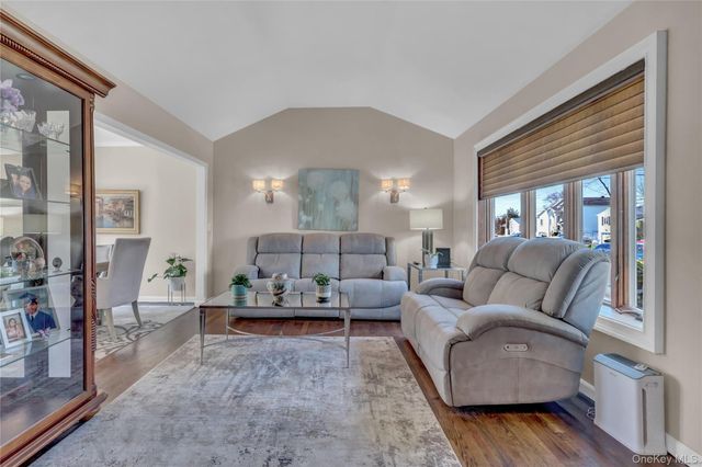 421 Grand Boulevard, Massapequa Park, NY 11762