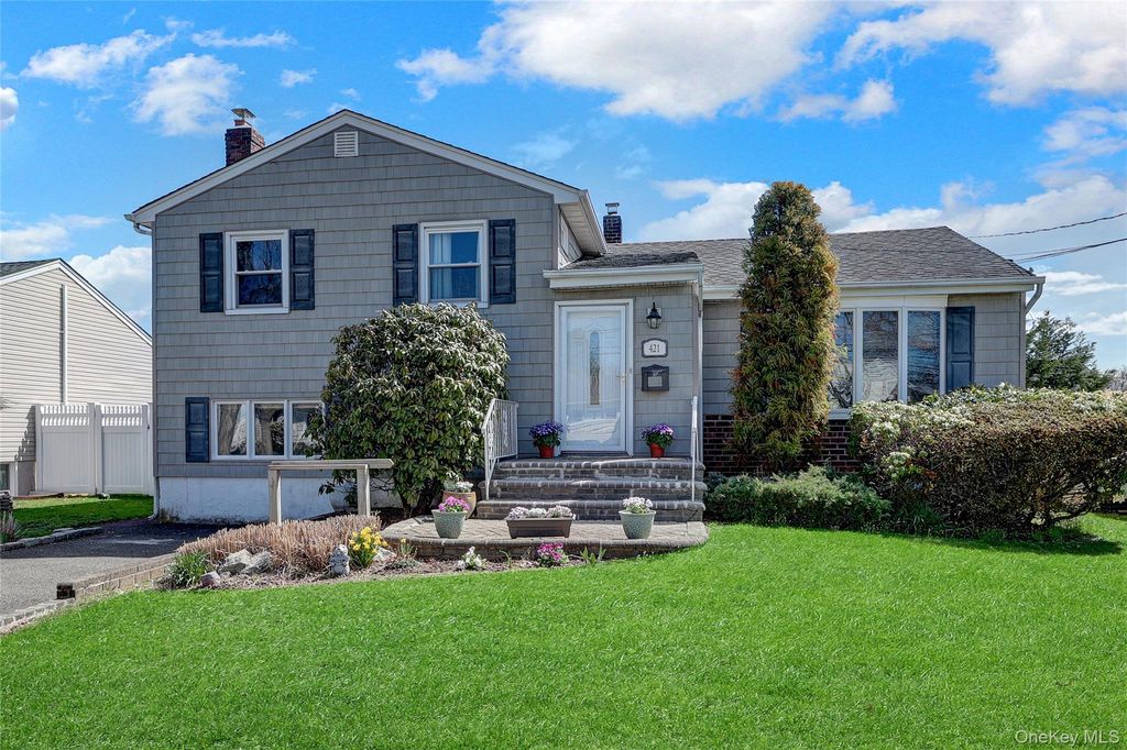 421 Grand Boulevard, Massapequa Park, NY 11762