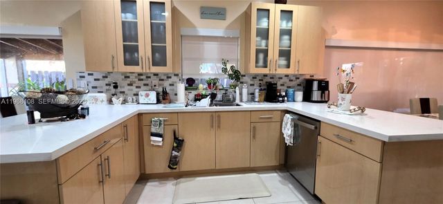 5769 NW 99th Ave, Doral, FL 33178