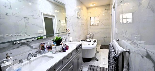 5769 NW 99th Ave, Doral, FL 33178