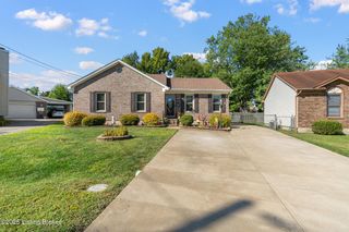8306 Chel Ct, Louisville, KY 40219