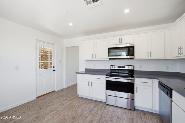 11108 W MISSOURI Avenue, Youngtown, AZ 85363
