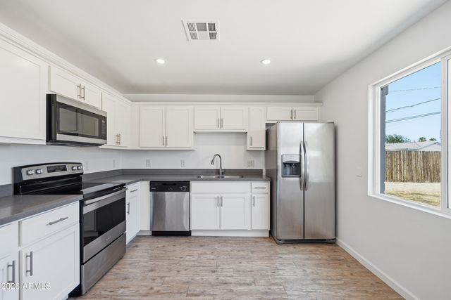 11108 W MISSOURI Avenue, Youngtown, AZ 85363