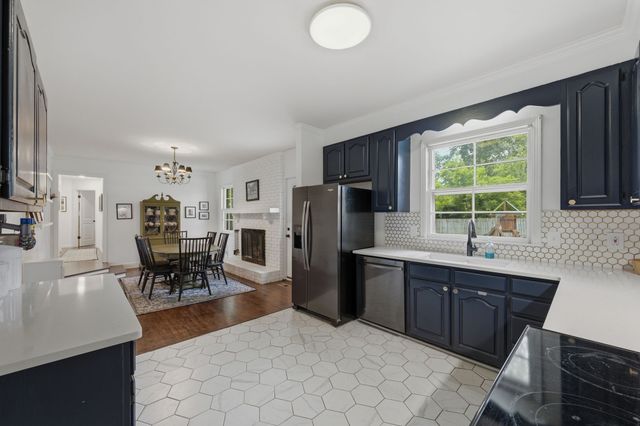 717 Harpeth Bend Dr, Nashville, TN 37221