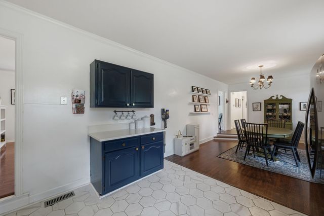 717 Harpeth Bend Dr, Nashville, TN 37221