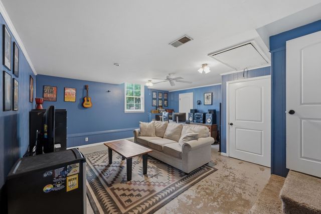 717 Harpeth Bend Dr, Nashville, TN 37221