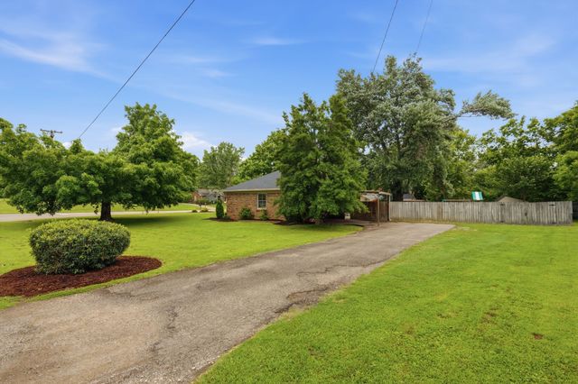 717 Harpeth Bend Dr, Nashville, TN 37221