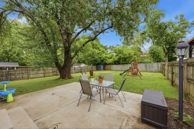 717 Harpeth Bend Dr, Nashville, TN 37221