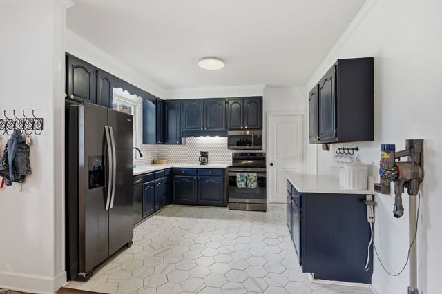 717 Harpeth Bend Dr, Nashville, TN 37221