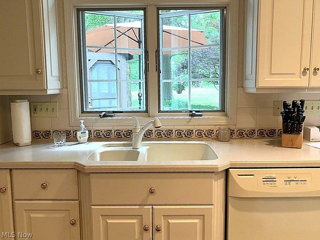 6958 Chapel Hill Drive, Brecksville, OH 44141