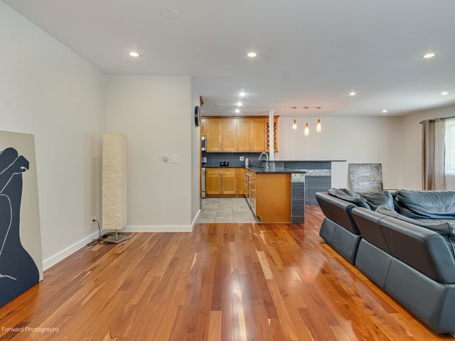 550 Chase Drive 14, Clarendon Hills, IL 60514