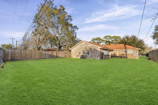 622 Seminole Drive, Kemah, TX 77565