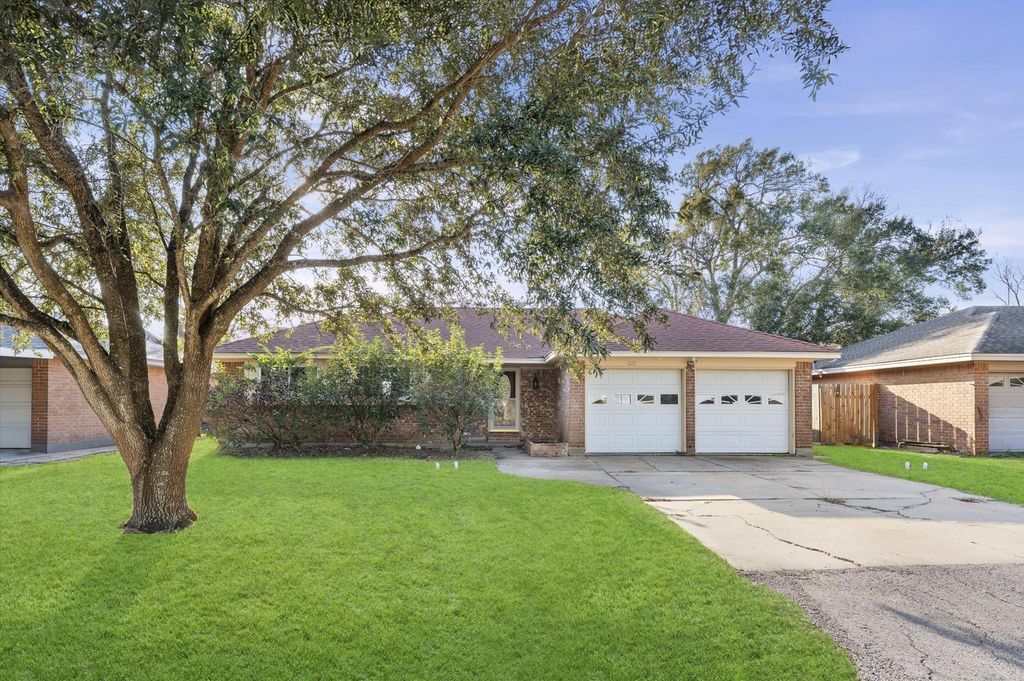 622 Seminole Drive, Kemah, TX 77565