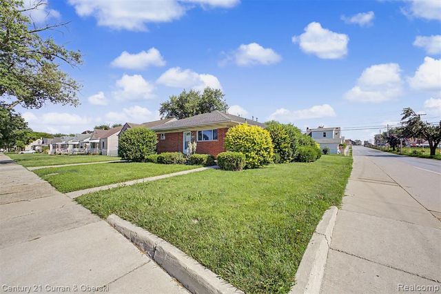 1504 Mclain Avenue, Lincoln Park, MI 48146
