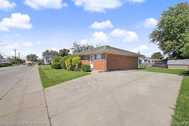 1504 Mclain Avenue, Lincoln Park, MI 48146