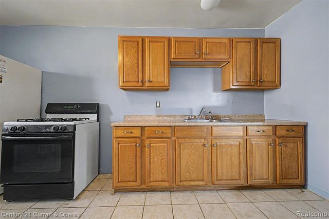 1504 Mclain Avenue, Lincoln Park, MI 48146