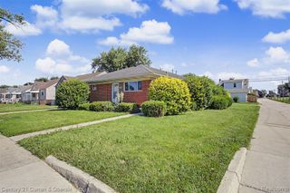 1504 Mclain Avenue, Lincoln Park, MI 48146
