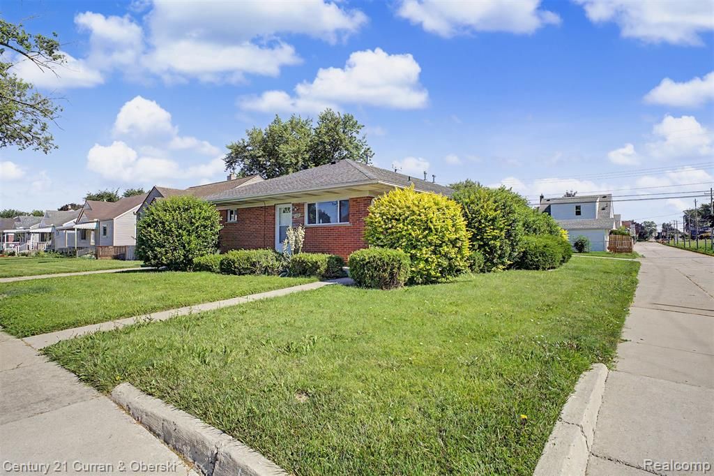 1504 Mclain Avenue, Lincoln Park, MI 48146