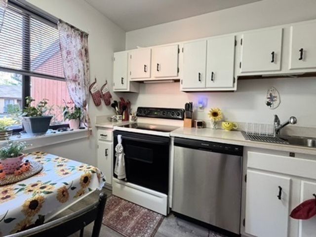 460 Asbury Ridge 460, Shelton, CT 06484