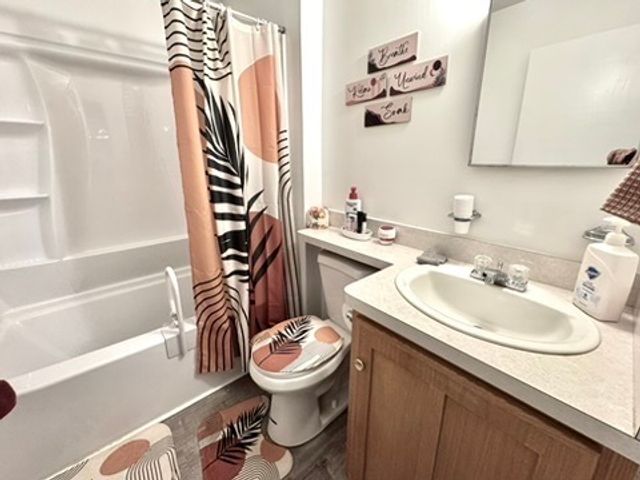 460 Asbury Ridge 460, Shelton, CT 06484