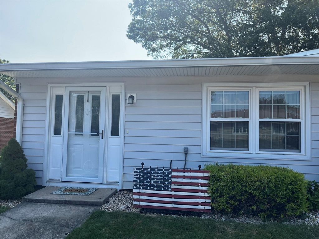 186 Ventry Court D, Ridge, NY 11961